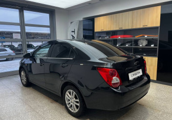 Подержанный автомобиль Chevrolet Aveo Sedan 2014 года (7 фото)