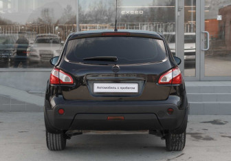 Подержанный автомобиль Nissan Qashqai 2011 года (6 фото)