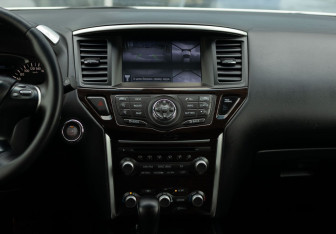 Подержанный автомобиль Nissan Pathfinder 2014 года (14 фото)