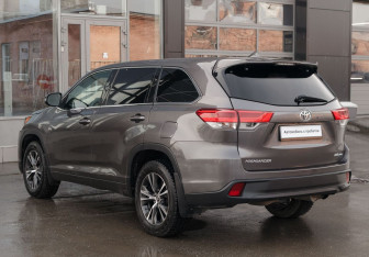 Подержанный автомобиль Toyota Highlander 2018 года (7 фото)