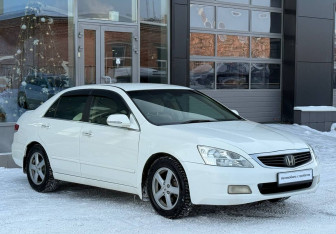 Подержанный автомобиль Honda Inspire 2003 года (3 фото)