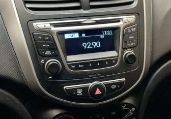 Подержанный автомобиль Hyundai Solaris Sedan 2015 года (17 фото)