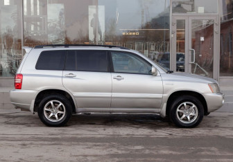 Подержанный автомобиль Toyota Highlander 2002 года (4 фото)
