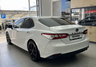 Подержанный автомобиль Toyota Camry Sedan 2018 года (6 фото)
