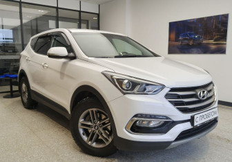 Подержанный автомобиль Hyundai Santa Fe 2017 года (4 фото)