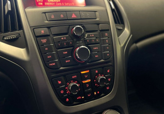 Подержанный автомобиль Opel Astra Hatchback 2014 года (18 фото)