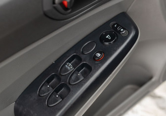 Подержанный автомобиль Honda Civic Sedan 2006 года (16 фото)