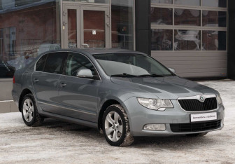 Подержанный автомобиль Skoda Superb Wagon 2012 года (3 фото)