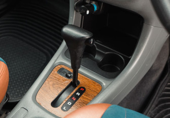 Подержанный автомобиль Honda HR-V 2000 года (14 фото)