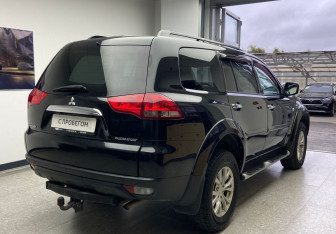 Подержанный автомобиль Mitsubishi Pajero Sport 2014 года (4 фото)