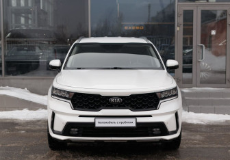 Подержанный автомобиль Kia Sorento 2021 года (2 фото)