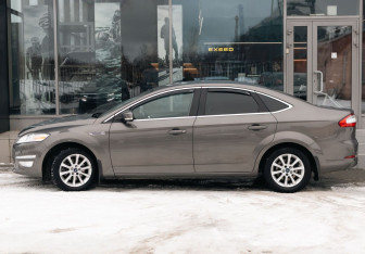 Подержанный автомобиль Ford Mondeo Liftback 2012 года (8 фото)