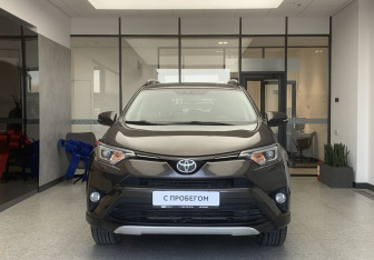 Подержанный автомобиль Toyota RAV4 2016 года (2 фото)