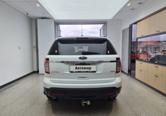 Подержанный автомобиль Ford Explorer 2013 года (5 фото)