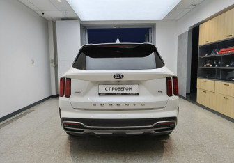 Подержанный автомобиль Kia Sorento 2021 года (5 фото)