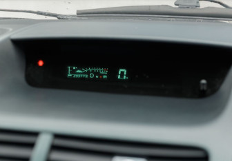 Подержанный автомобиль Toyota Opa 2001 года (12 фото)