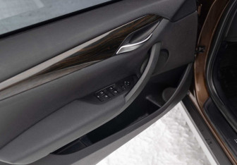 Подержанный автомобиль BMW X1 2011 года (19 фото)