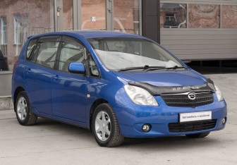 Подержанный автомобиль Toyota Corolla Spacio 2002 года (3 фото)