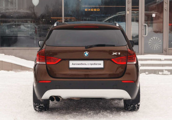 Подержанный автомобиль BMW X1 2011 года (6 фото)