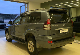 Подержанный автомобиль Toyota Land Cruiser Prado 2006 года (7 фото)