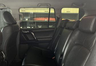 Подержанный автомобиль Toyota Land Cruiser Prado 2011 года (13 фото)