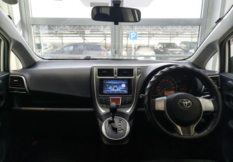 Подержанный автомобиль Toyota Ractis 2011 года (9 фото)