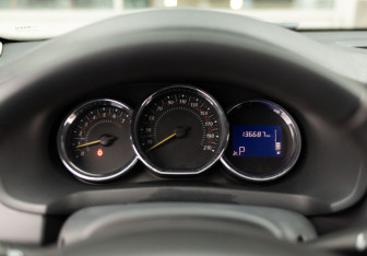 Подержанный автомобиль Renault Sandero 2017 года (12 фото)