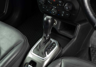 Подержанный автомобиль Jeep Renegade 2018 года (16 фото)