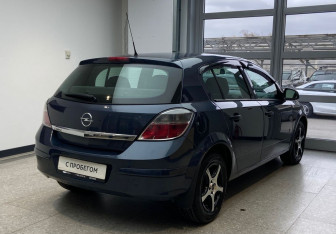 Подержанный автомобиль Opel Astra Hatchback 2011 года (4 фото)