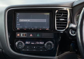 Подержанный автомобиль Mitsubishi Outlander 2017 года (13 фото)