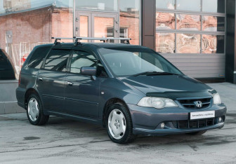 Подержанный автомобиль Honda Odyssey Compactvan 2002 года (3 фото)