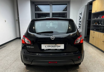 Подержанный автомобиль Nissan Qashqai 2010 года (6 фото)