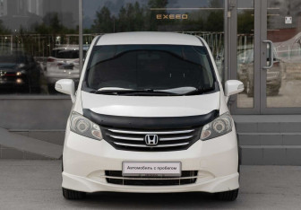 Подержанный автомобиль Honda Freed 2011 года (2 фото)