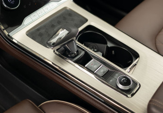 Подержанный автомобиль Exeed VX 2022 года (15 фото)