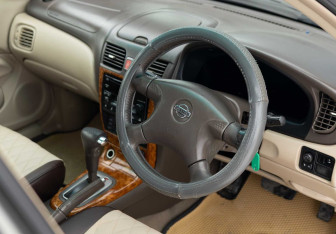 Подержанный автомобиль Nissan Bluebird Sylphy 2002 года (11 фото)