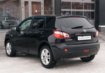 Подержанный автомобиль Nissan Qashqai 2010 года (7 фото)