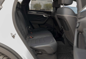 Подержанный автомобиль Volkswagen Touareg 2021 года (22 фото)
