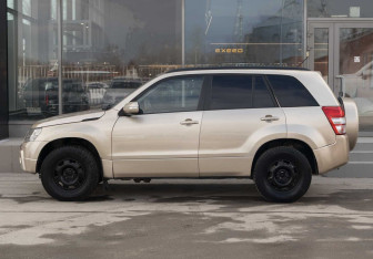 Подержанный автомобиль Suzuki Grand Vitara 2010 года (8 фото)