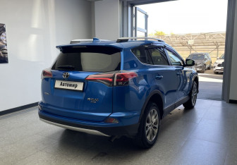 Подержанный автомобиль Toyota RAV4 2016 года (4 фото)