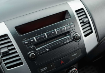 Подержанный автомобиль Mitsubishi Outlander 2010 года (13 фото)