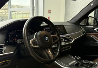 Подержанный автомобиль BMW X7 2019 года (21 фото)
