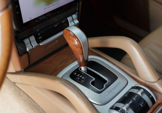 Подержанный автомобиль Porsche Cayenne 2007 года (14 фото)