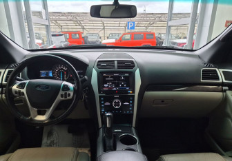 Подержанный автомобиль Ford Explorer 2013 года (8 фото)