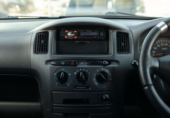 Подержанный автомобиль Toyota Probox 2008 года (13 фото)