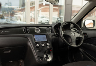 Подержанный автомобиль Mitsubishi Airtrek 2002 года (10 фото)