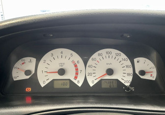 Подержанный автомобиль Chevrolet Niva 2007 года (13 фото)