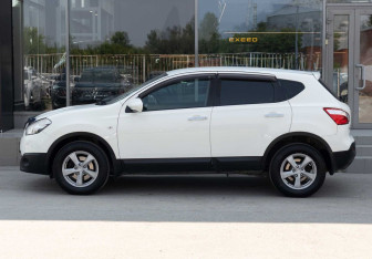 Подержанный автомобиль Nissan Qashqai 2011 года (8 фото)