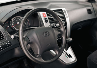 Подержанный автомобиль Hyundai Tucson 2007 года (11 фото)