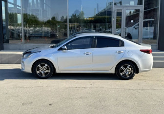 Подержанный автомобиль Kia Rio Sedan 2017 года (8 фото)