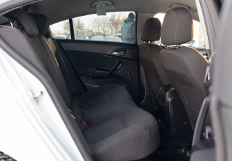 Подержанный автомобиль Opel Insignia Liftback 2014 года (17 фото)